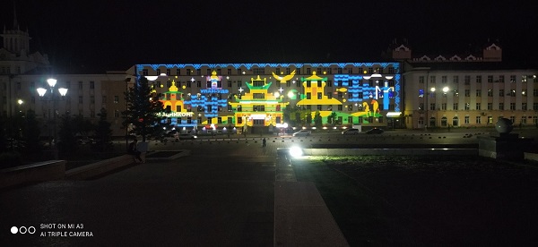 В Улан-Удэ начала работать новая праздничная иллюминация