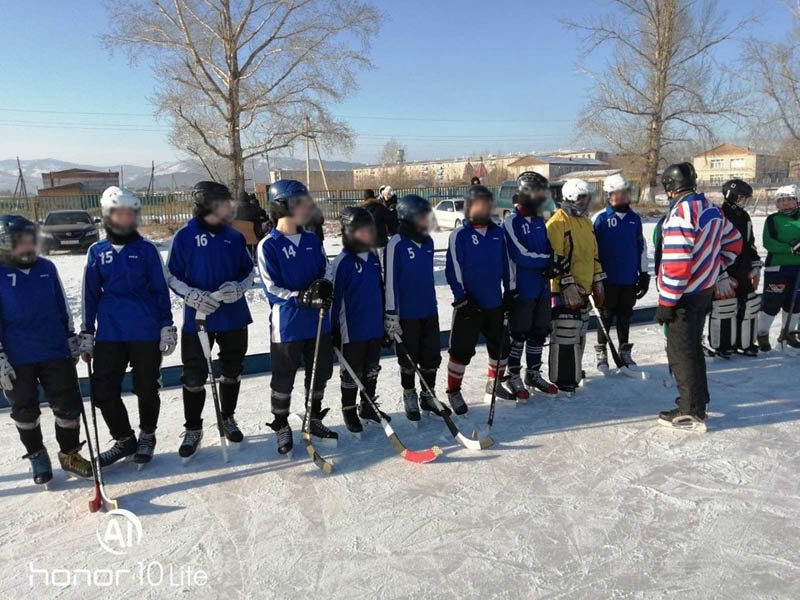 В Бурятии состоялось первенство по хоккею с мячом