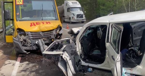 В Бурятии в столкновении «Тойоты» и автобуса погибли два человека 