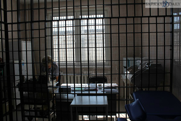 Двое осуждённых в Бурятии провели выходные дома 