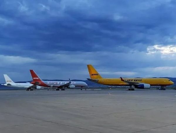 В воскресенье аэропорт «Байкал» обслуживает целых пять грузовых рейсов