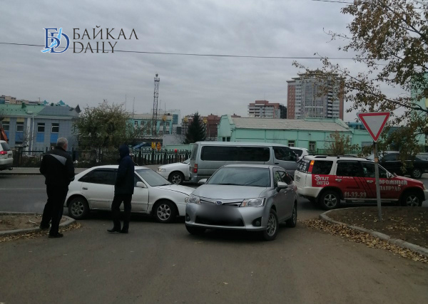 В Улан-Удэ столкнулись две «Тойоты» 
