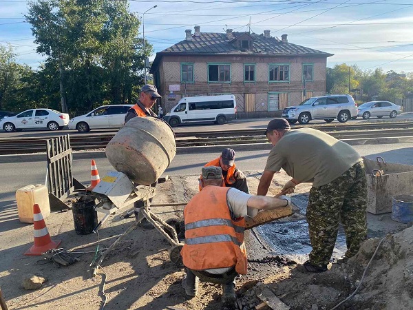 В Улан-Удэ властям пришлось ремонтировать опасные «ливнёвки» вместо подрядчиков