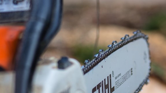 В Бурятии полиция вернула украденную бензопилу 