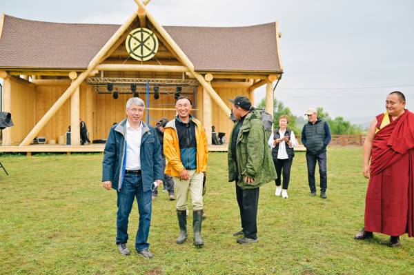 Глава Бурятии поздравил Даши Намдакова с открытием ленд-арт парка «Тужи»