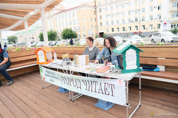 В Улан-Удэ открылся читальный зал под открытым небом