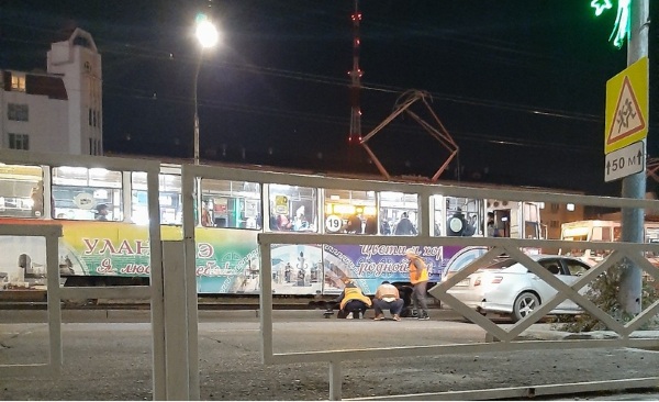 В Улан-Удэ под колёсами трамвая оказались две женщины