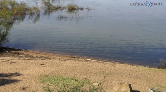 Житель Бурятии угнал машину, чтобы искупаться в озере 