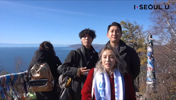 Популярный корейский блогер сняла видео о поездке на Байкал