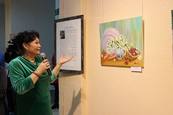 В Улан-Удэ открылась выставка художницы Зинаиды Барковой