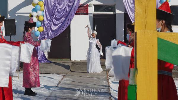 В Бурятии не спешат полностью отменять новогодние мероприятия для детей