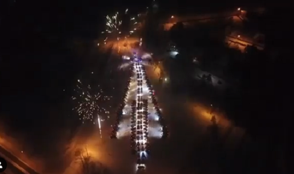 Улан-удэнцы выстроили новогоднюю ёлку из машин 