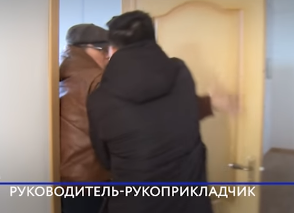 Нападение на начальника. Фото рукоприкладчик. Будажапов Лубсан видео бьет корреспондента.