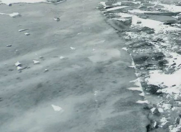 В Бурятии подросток разгуливал по тонкому льду реки