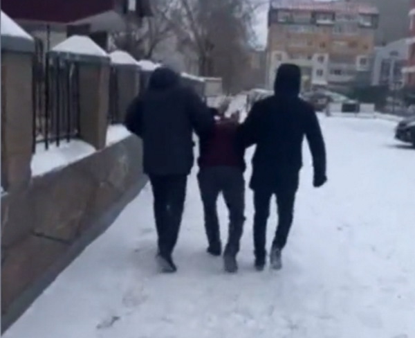 В Улан-Удэ парочка ограбила соседку в общежитии 