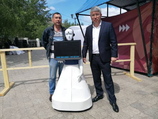 В Бурятии разработали робота, который умеет общаться с людьми