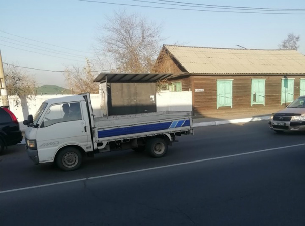 В Улан- Удэ демонтировали остановочные павильоны