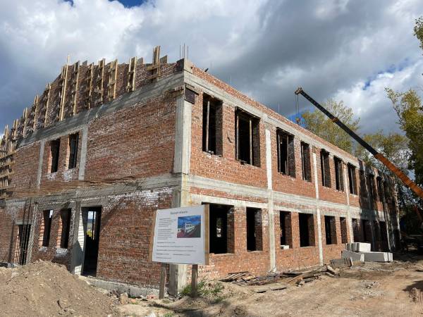 В Бурятии из-за дефицита рабочих затянулось строительство школы 