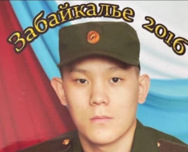 В Улан-Удэ прощаются с 25-летним военным, погибшим на Украине