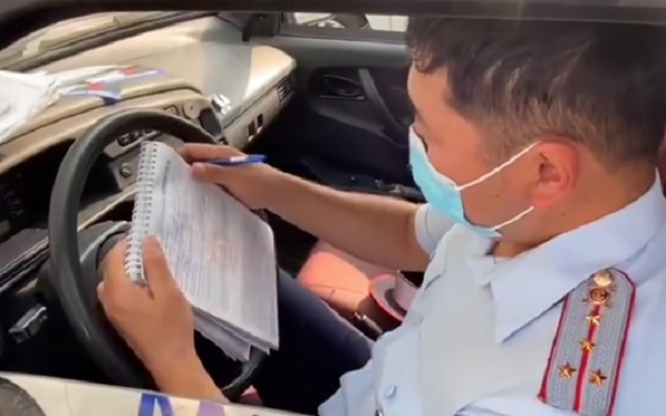 В Улан-Удэ наказали пешеходов за нарушение дорожных правил 