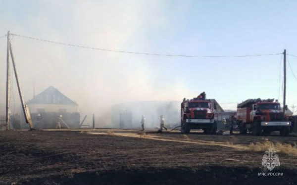 В пригороде Улан-Удэ сгорел дом и постройки