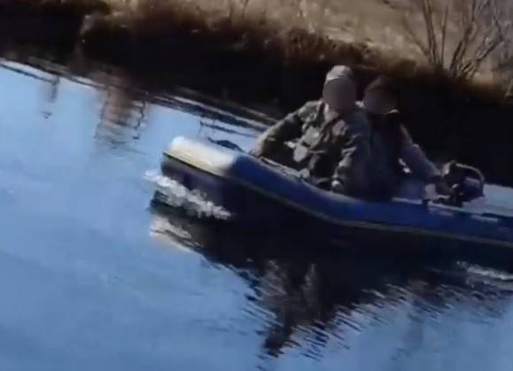 В Бурятии поймали охотников, плывущих на лодке с заряженным оружием