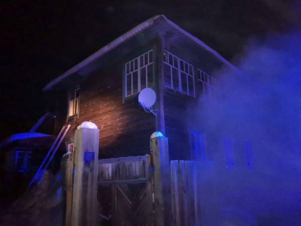 В Бурятии горел двухэтажный дом