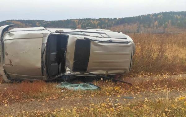 В Иркутской области водитель погиб, перевернувшись на «Лэнд Крузере»