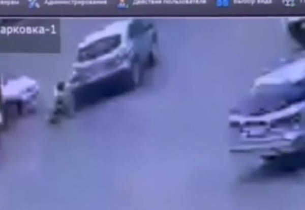 В Улан-Удэ «Ниссан» сбил мальчика у квасной бочки