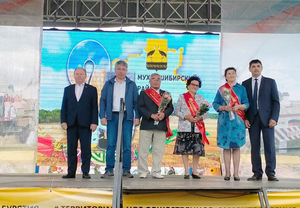 Жителей района Бурятии наградили званиями, медалями и грамотами