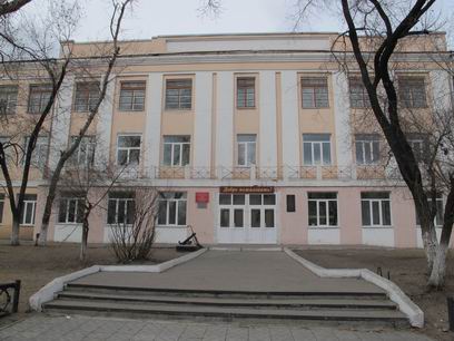 В Улан-Удэ из-за угрозы обрушения закрылась старейшая школа города