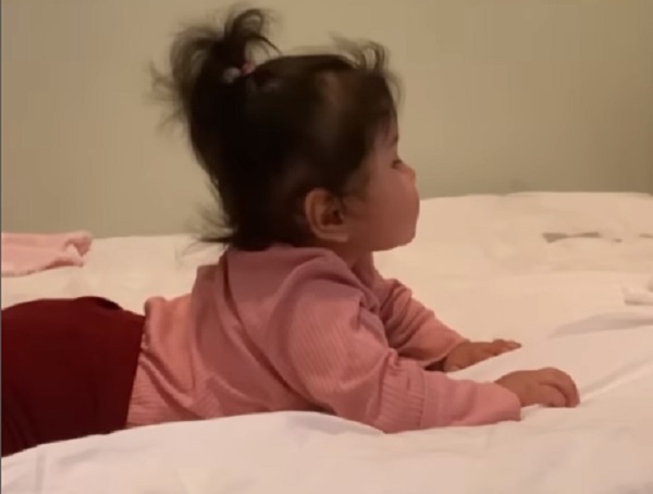 Малышка Адиса из Бурятии после спасительного укола научилась сидеть 
