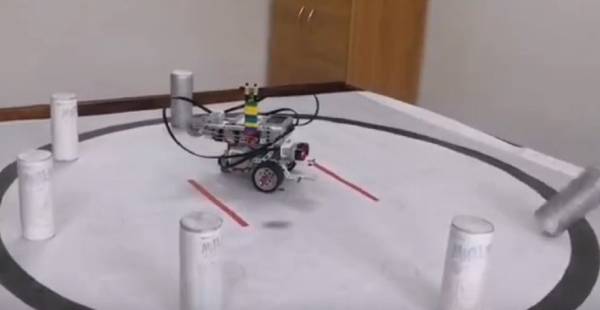 Школьники из Бурятии смастерили стреляющего робота