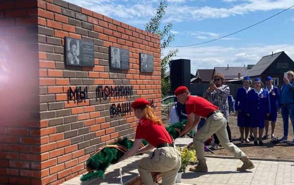 В Улан-Удэ открыли мемориал памяти трёх Героев Советского Союза