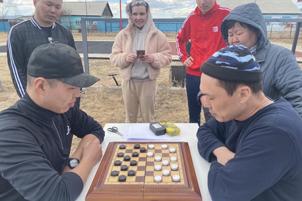 Сотрудники УФСИН Бурятии на улице отпраздновали День космонавтики