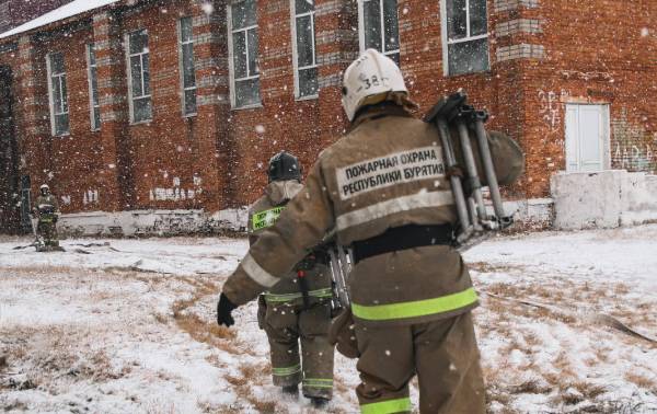 В Бурятии прошли пожарные учения в школе 