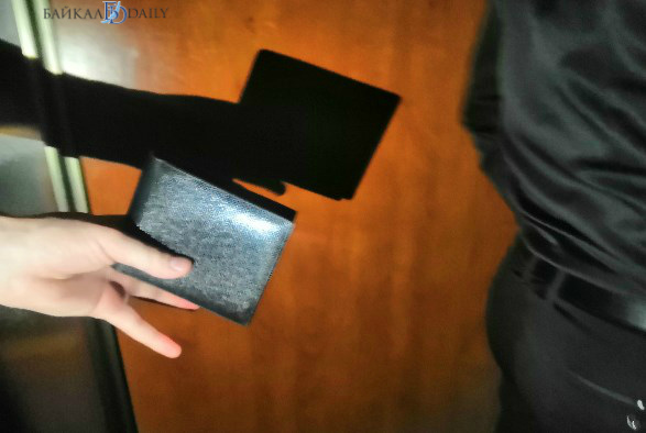 Улан-удэнке вернули украденный кошелёк благодаря фотографии внутри 