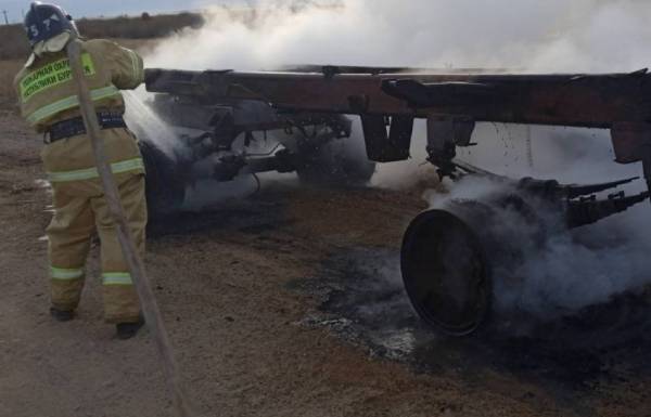 В Бурятии сгорел прицеп с 4 тоннами сена
