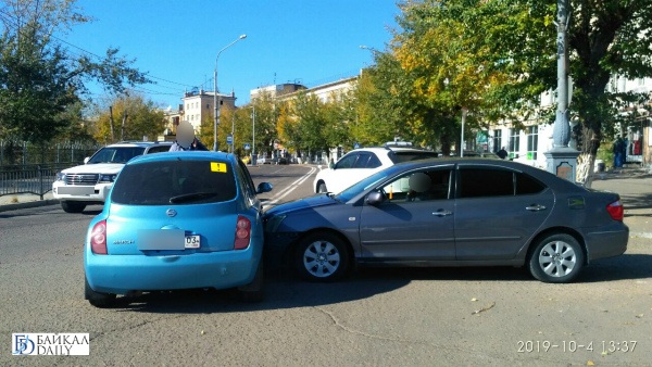 В Улан-Удэ столкнулись две «Тойоты»
