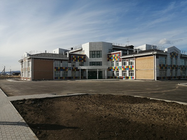 В пригороде Улан-Удэ построили школу на 450 мест