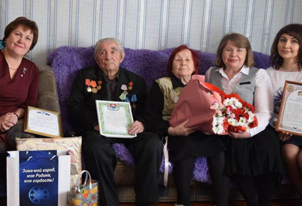 Чета из Иркутской области отпраздновала 70 лет семейной жизни