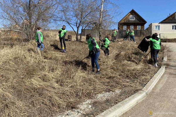Молодёжь Улан-Удэ присоединилась к месячнику чистоты