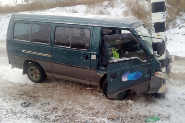 На дороге в Бурятии пострадала пассажирка микроавтобуса 