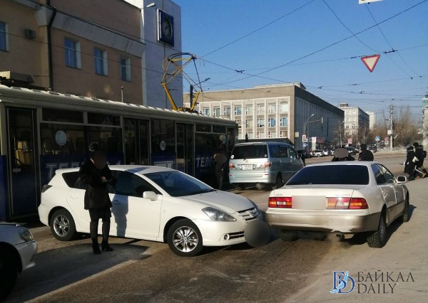 В центре Улан-Удэ столкнулись две «Тойоты»