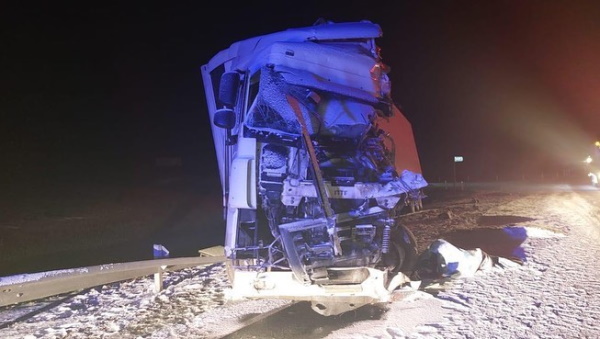 На трассе в Иркутской области погиб водитель фуры 