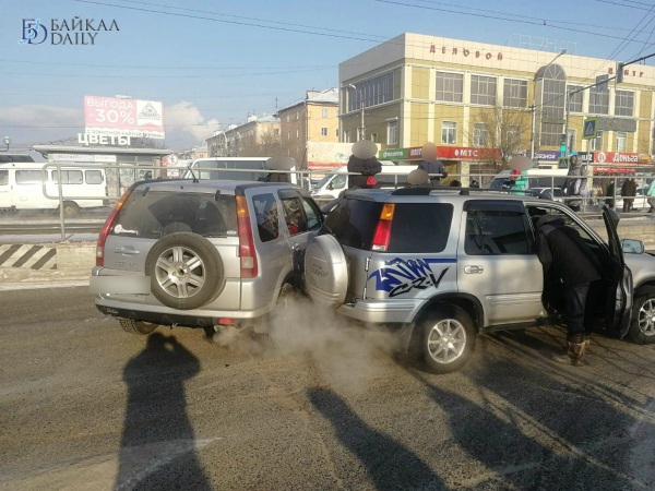 На Саянах в Улан-Удэ столкнулись две «Хонды ЦРВ»