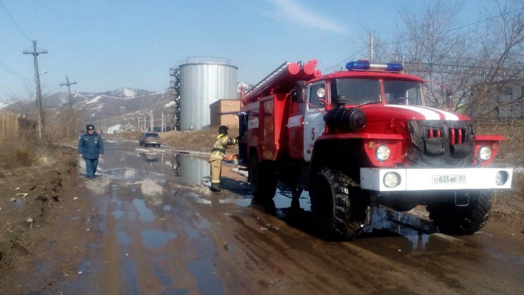 Для откачки талых вод в Улан-Удэ привлечена пожарная машина