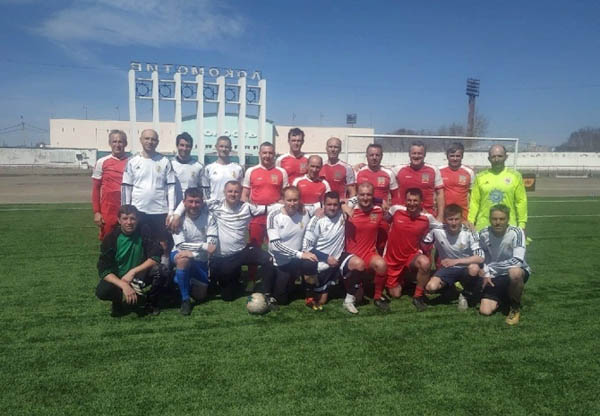 Ветераны Иркутска и Забайкалья соревновались в миди-футболе