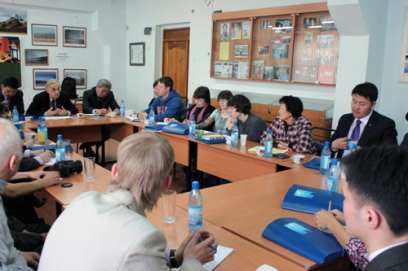 В Бурятии участники конференции по туризму поднялись на Мунку-Сардык