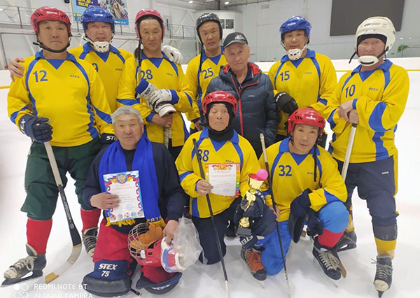 В Бурятии завершился хоккейный турнир ветеранов